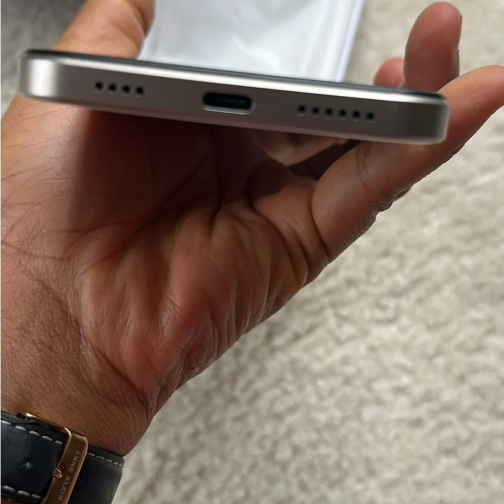 Android phone - Silver